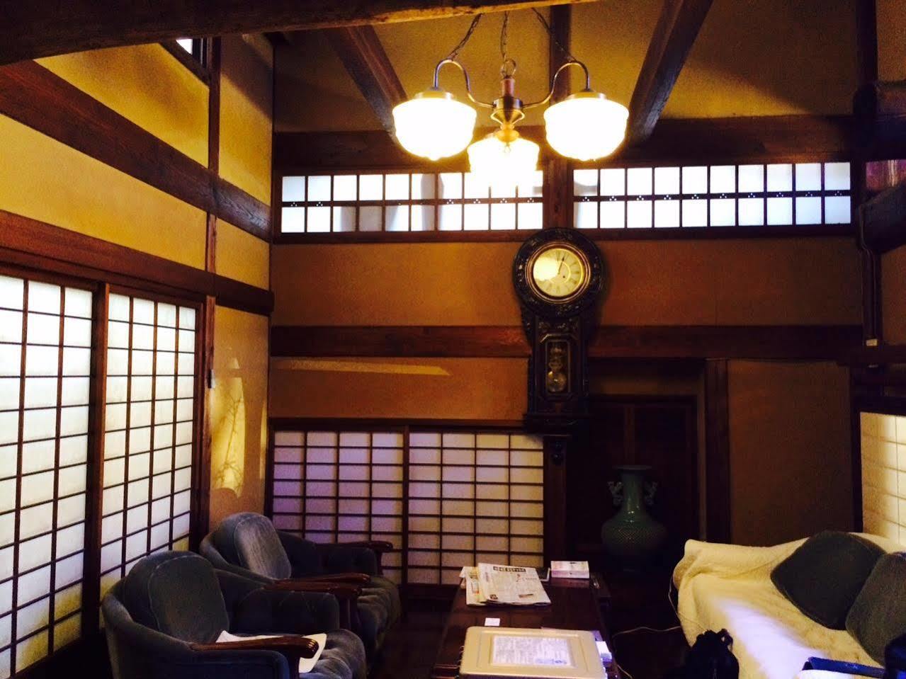 Enokiya Ryokan Yufu Buitenkant foto