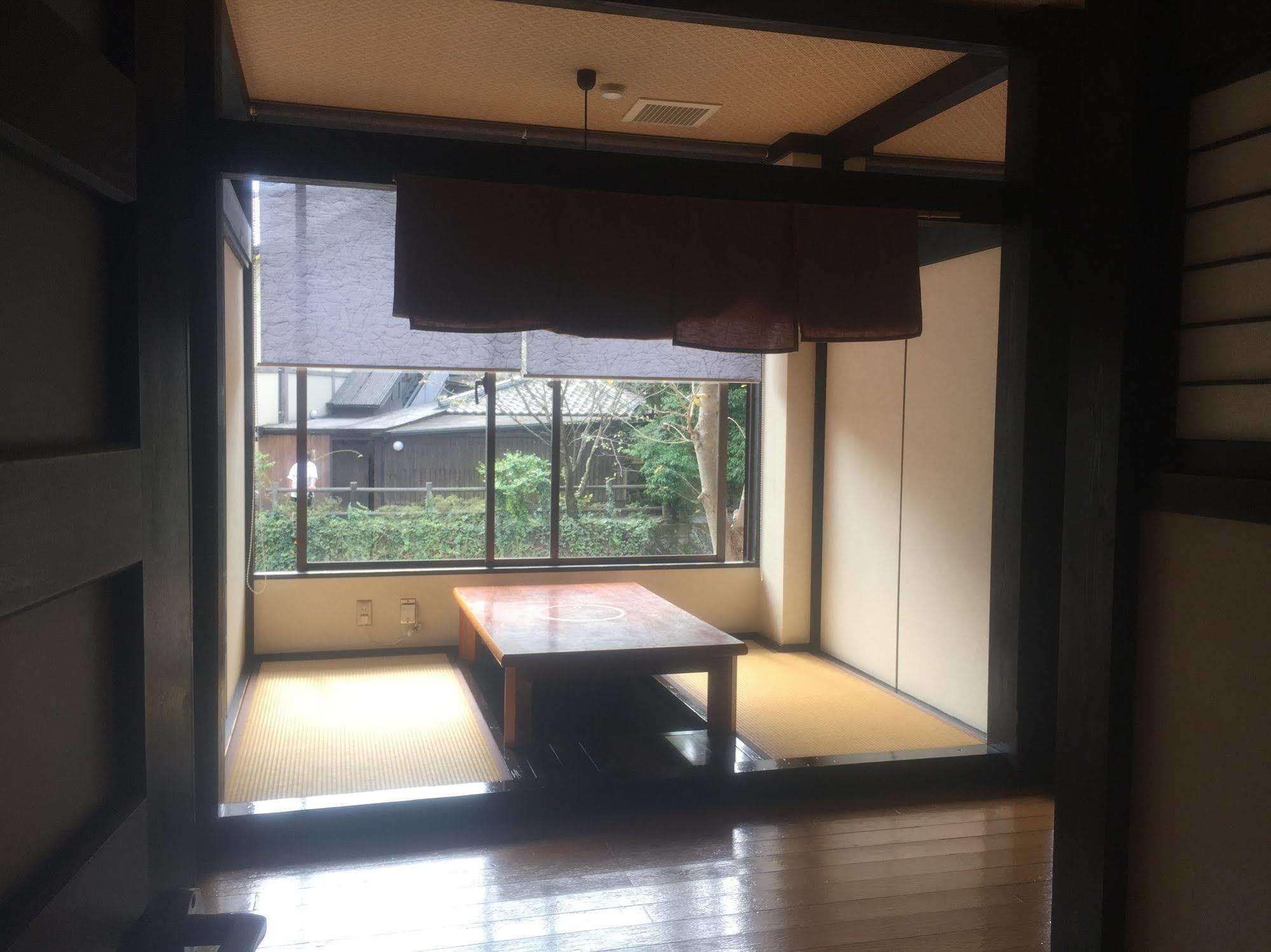 Enokiya Ryokan Yufu Buitenkant foto