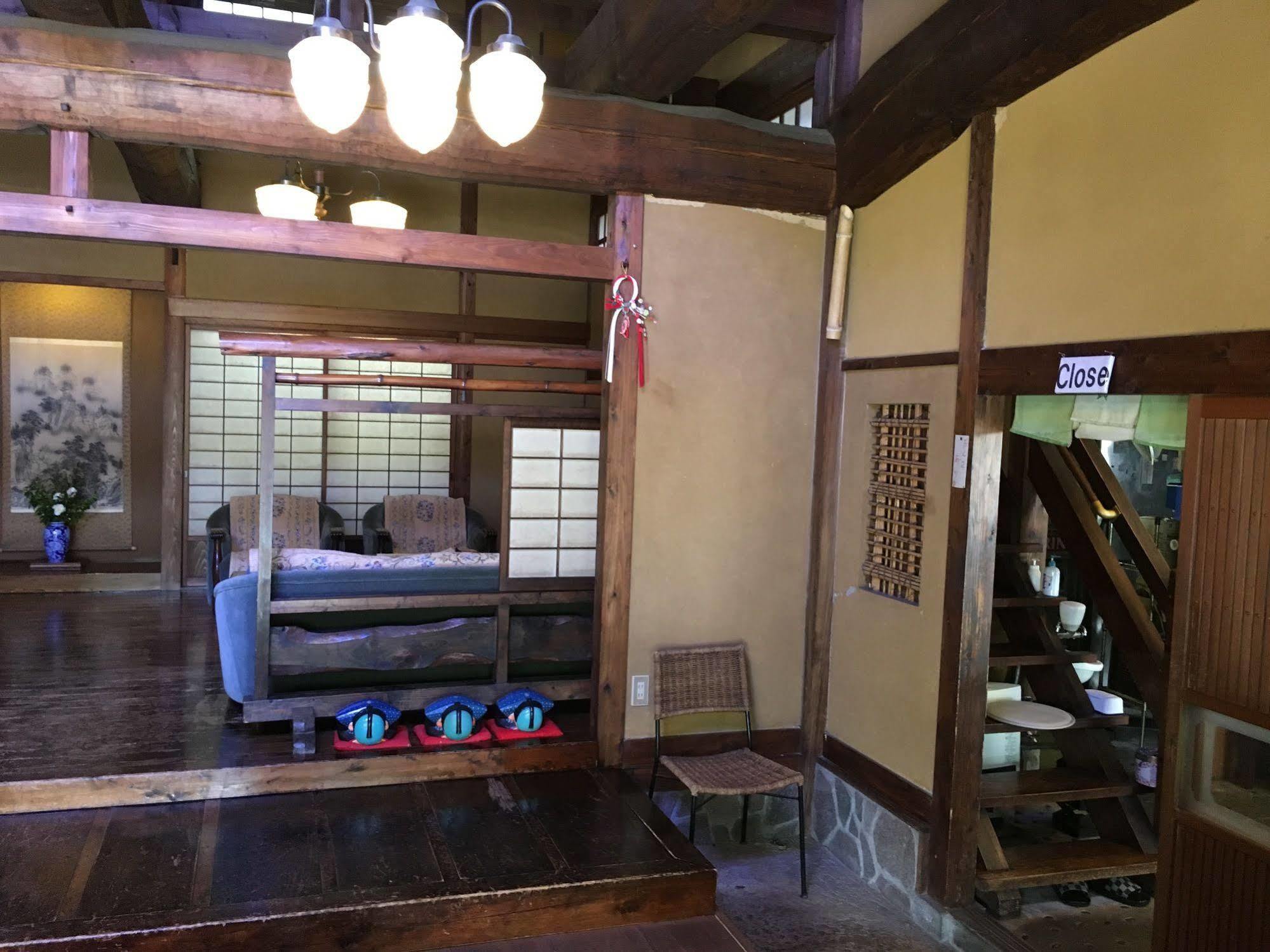 Enokiya Ryokan Yufu Buitenkant foto