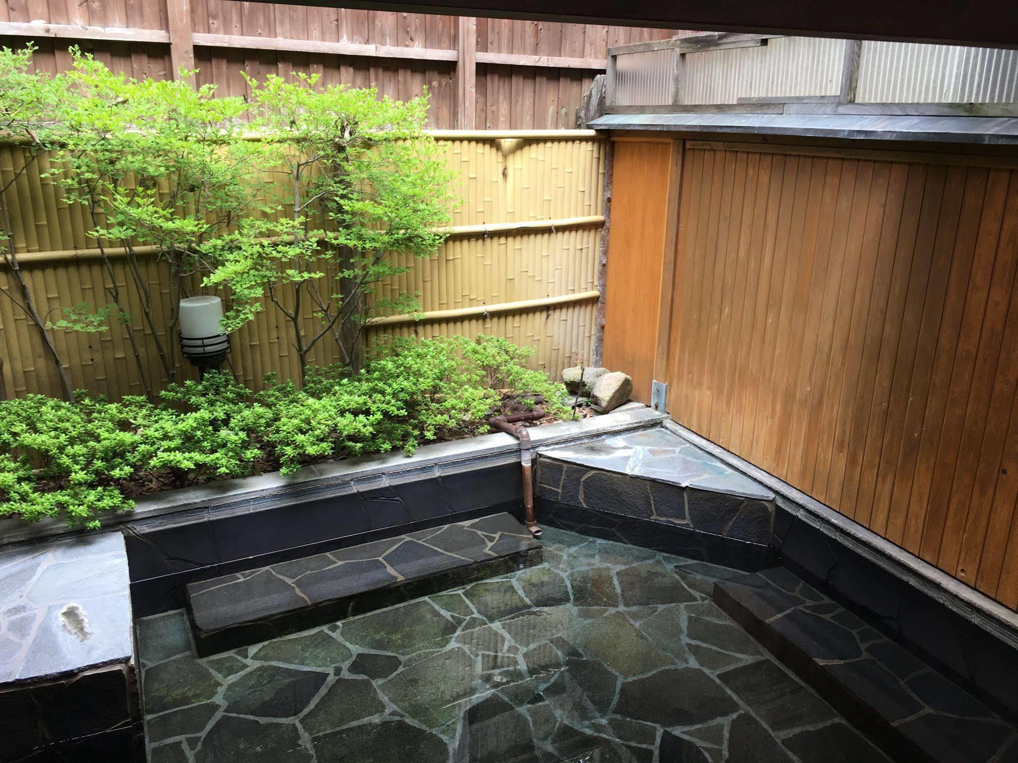 Enokiya Ryokan Yufu Buitenkant foto